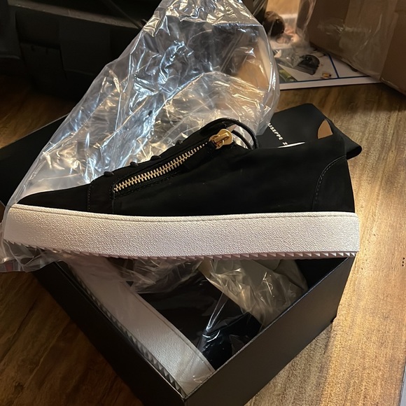 Giuseppe Zanotti Double Zip Suede Low-Top Sneakers - Picture 3 of 4